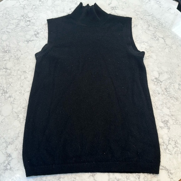 C by Bloomingdale’s sleeveless cashmere - Picture 1 of 5